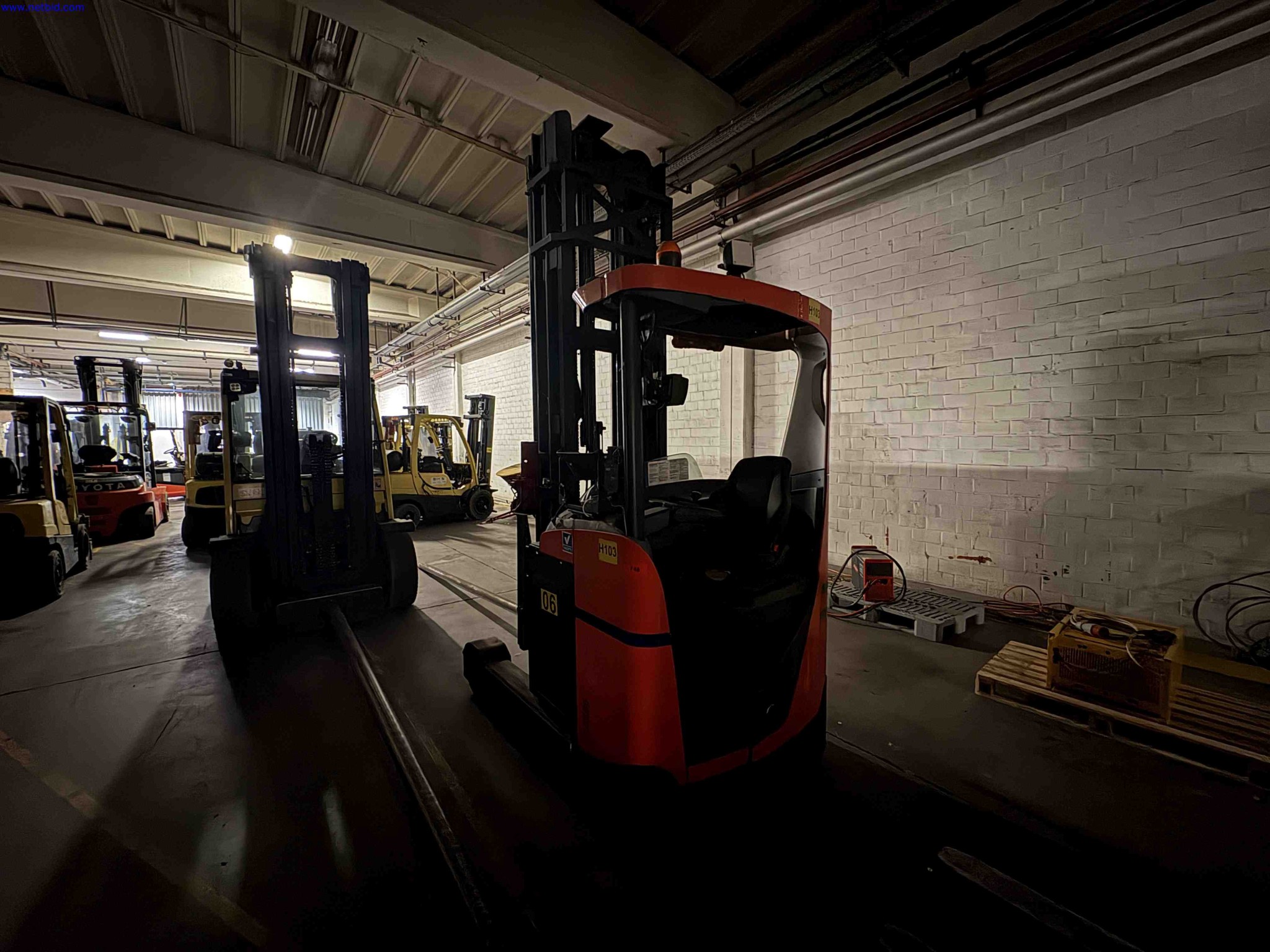 Battery Electric Reach Truck Toyota BT RREQ250 – foto 3 – kavel bij NetBid, Sint Baafs Vijve