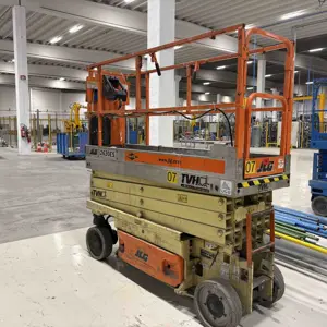 Elektrická nužková plošina na akumulátor JLG 2630ES