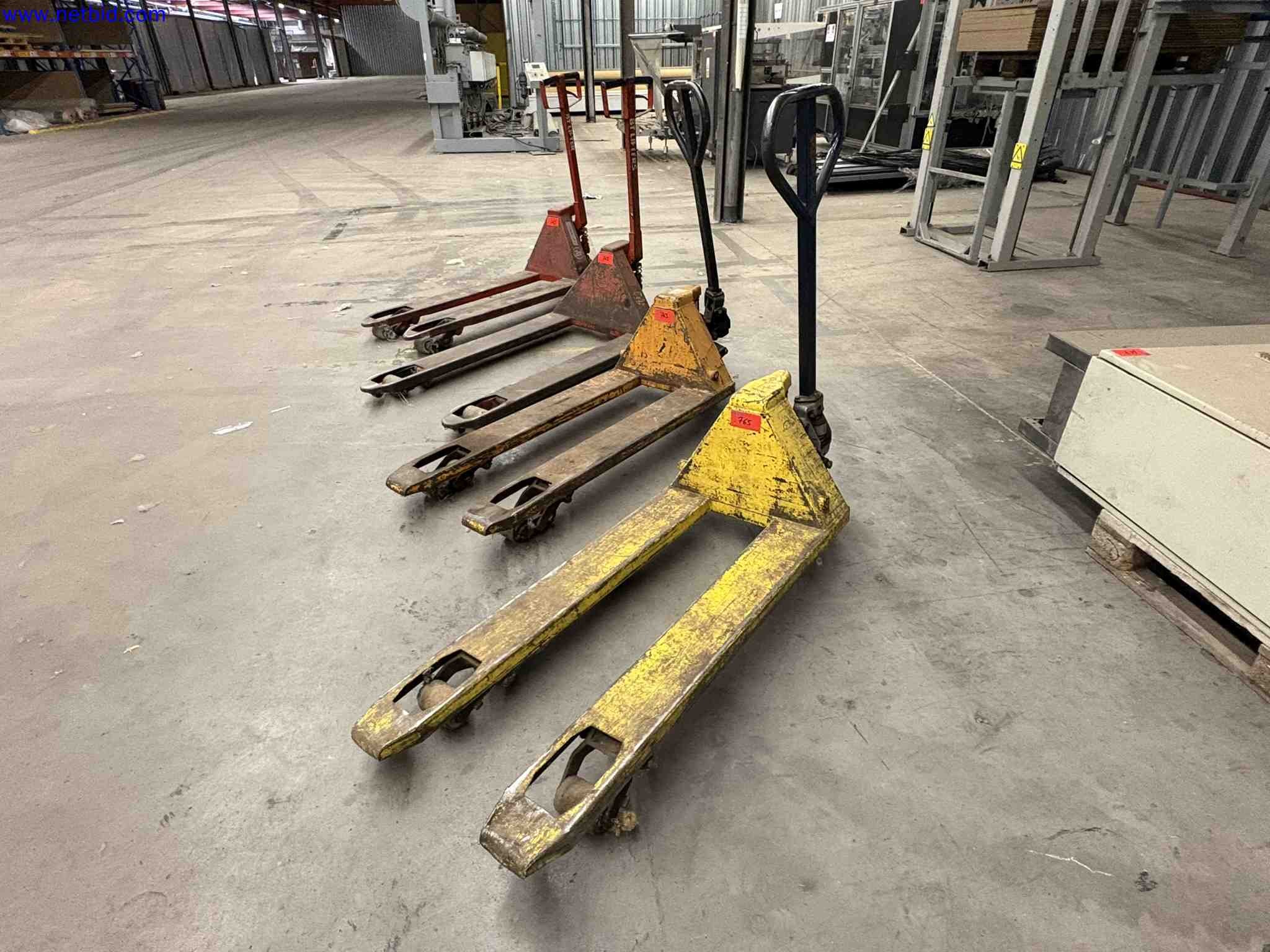 4 Manual Hydraulic Pallet Trucks – foto 3 – kavel bij NetBid, Sint Baafs Vijve