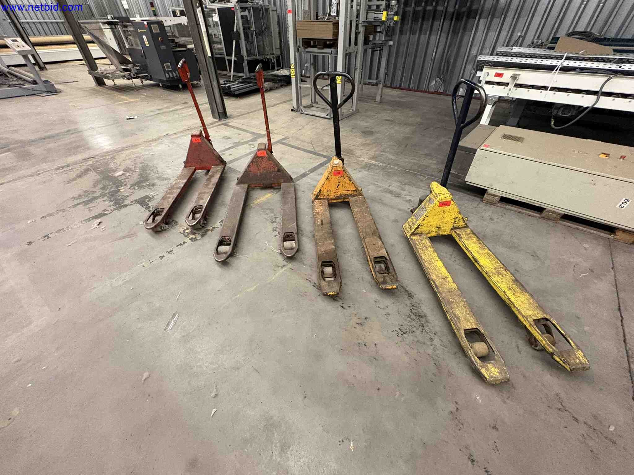 4 Manual Hydraulic Pallet Trucks – foto 4 – kavel bij NetBid, Sint Baafs Vijve