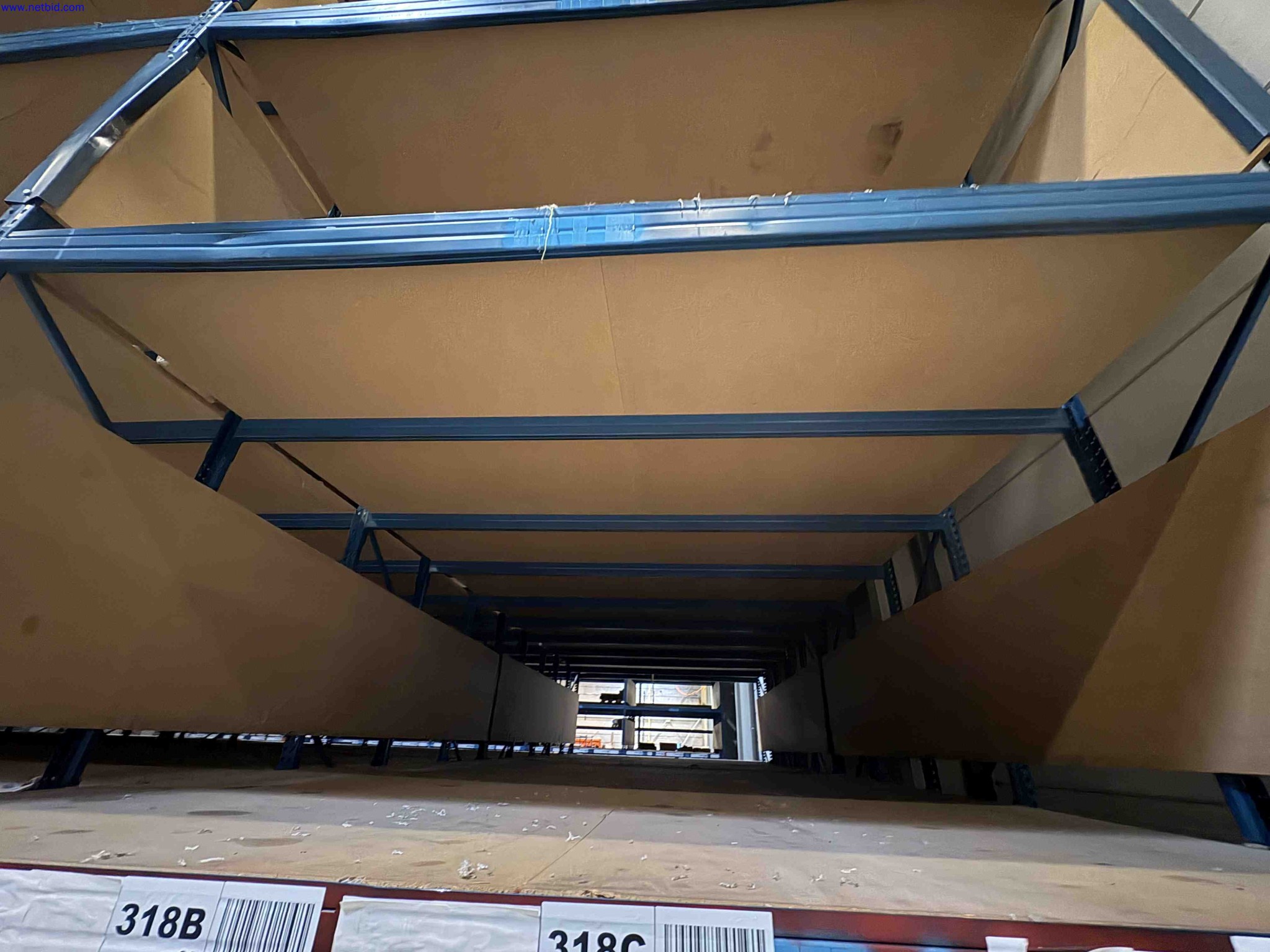 High Bay Wide Span Carpet Storage Racking – foto 17 – kavel bij NetBid, Sint Baafs Vijve