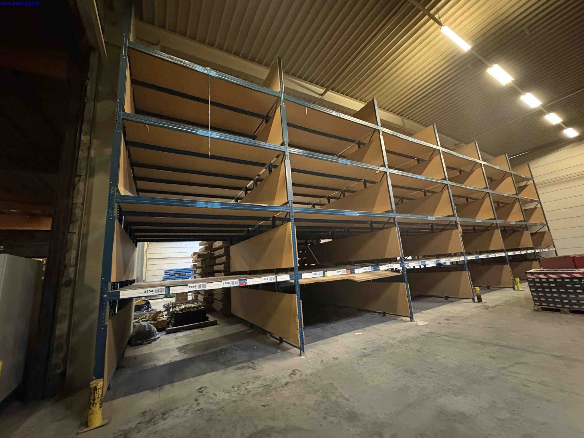 High Bay Wide Span Carpet Storage Racking – foto 26 – kavel bij NetBid, Sint Baafs Vijve
