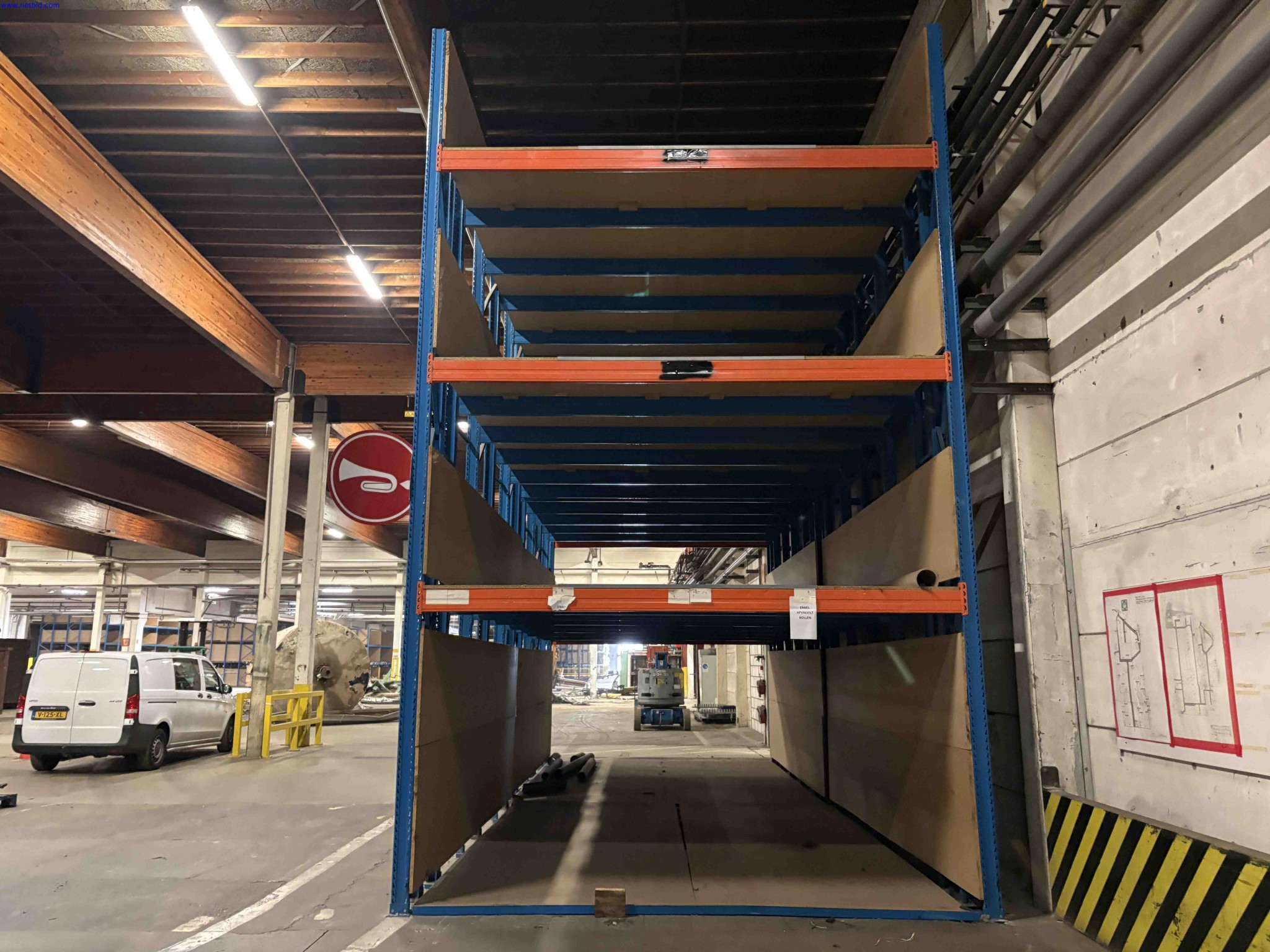 of high-bay, wide-span carpet storage racking – foto 3 – kavel bij NetBid, Sint Baafs Vijve