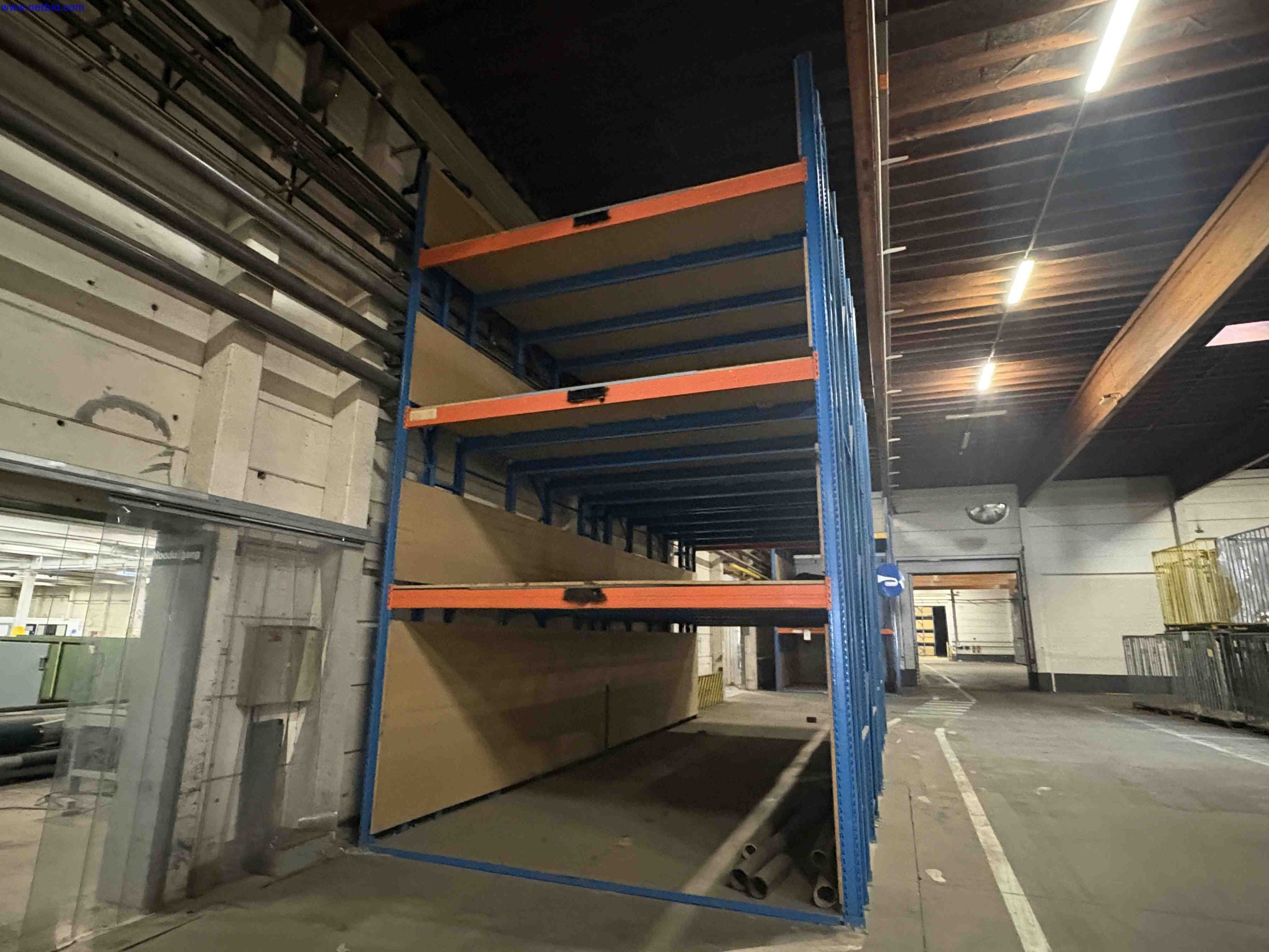 of high-bay, wide-span carpet storage racking – foto 6 – kavel bij NetBid, Sint Baafs Vijve