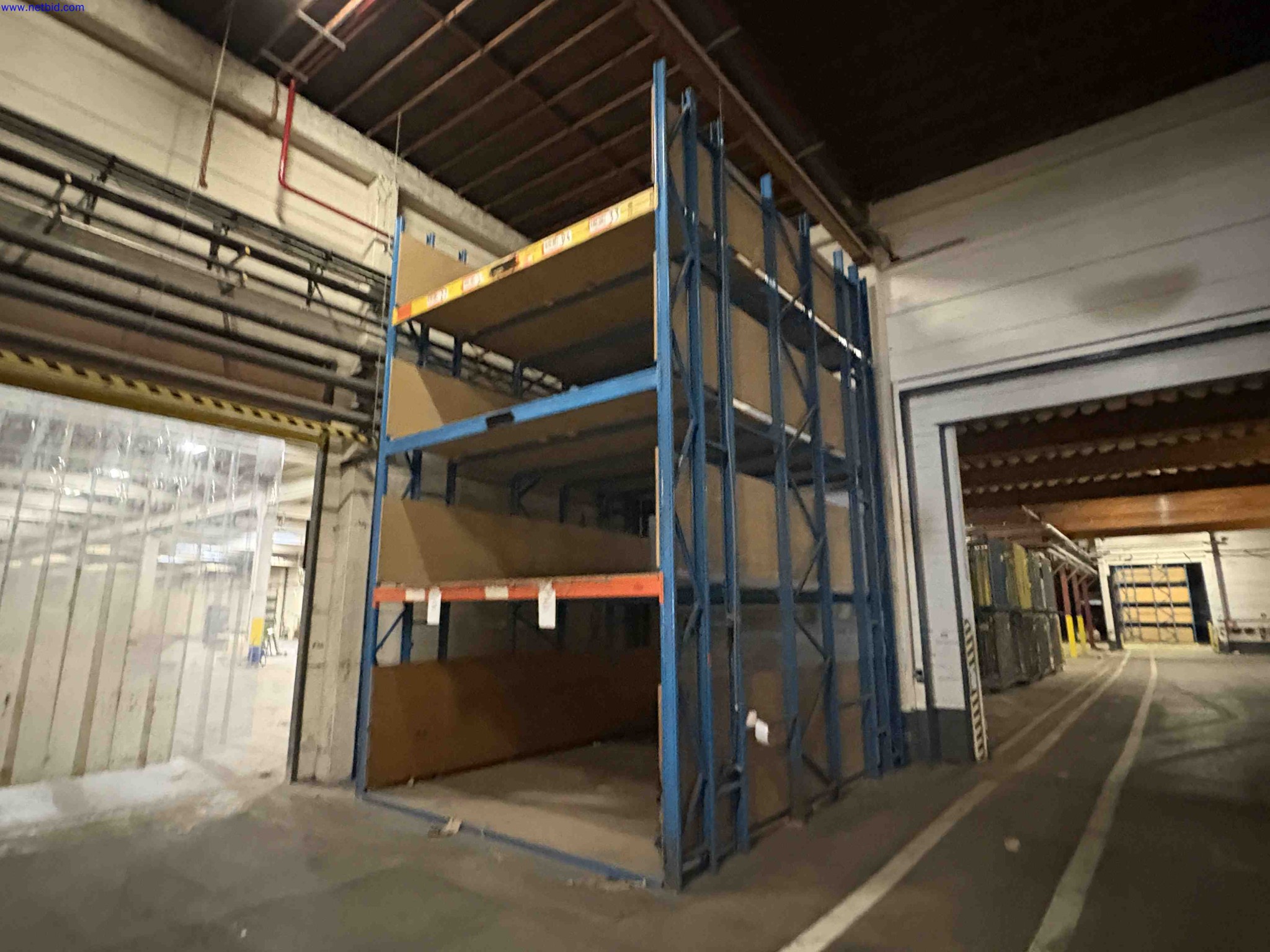 of high-bay, wide-span carpet storage racking – foto 7 – kavel bij NetBid, Sint Baafs Vijve