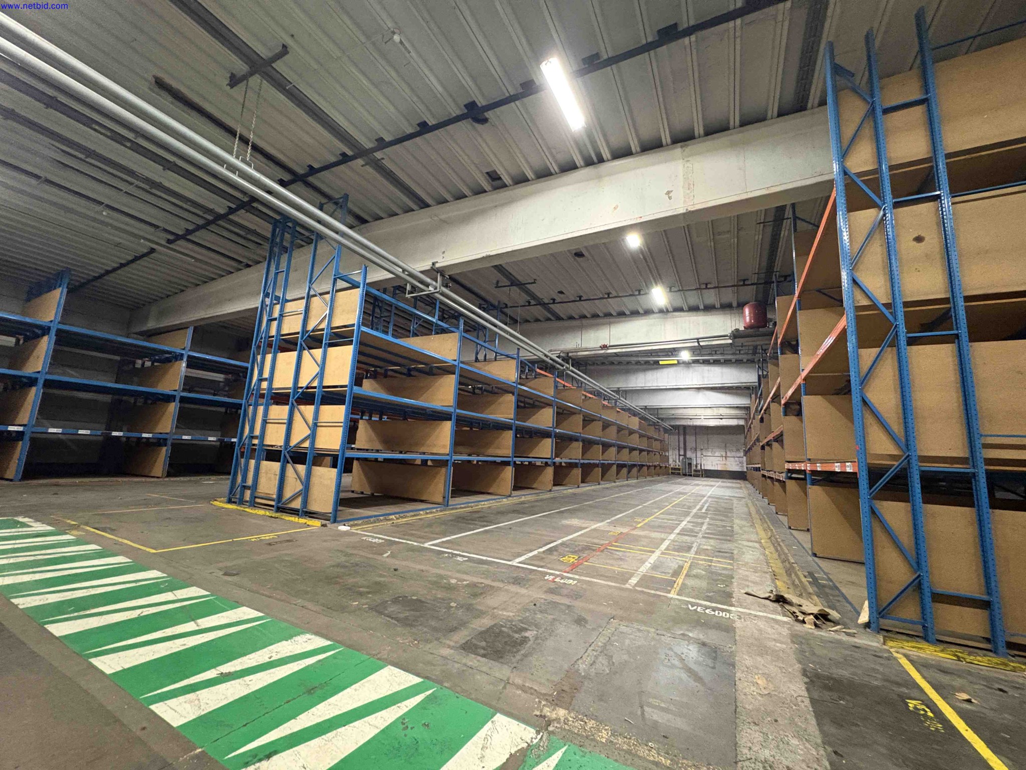 High Bay Wide Frame Boltless Racking – foto 19 – kavel bij NetBid, Sint Baafs Vijve