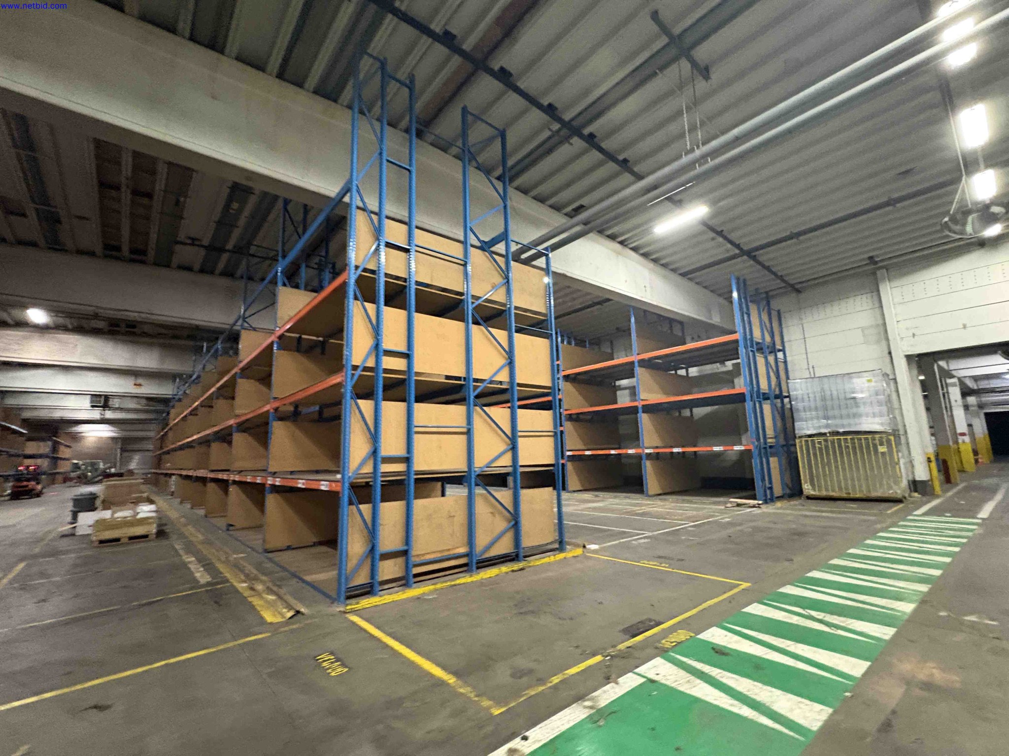 High Bay Wide Frame Boltless Racking – foto 3 – kavel bij NetBid, Sint Baafs Vijve