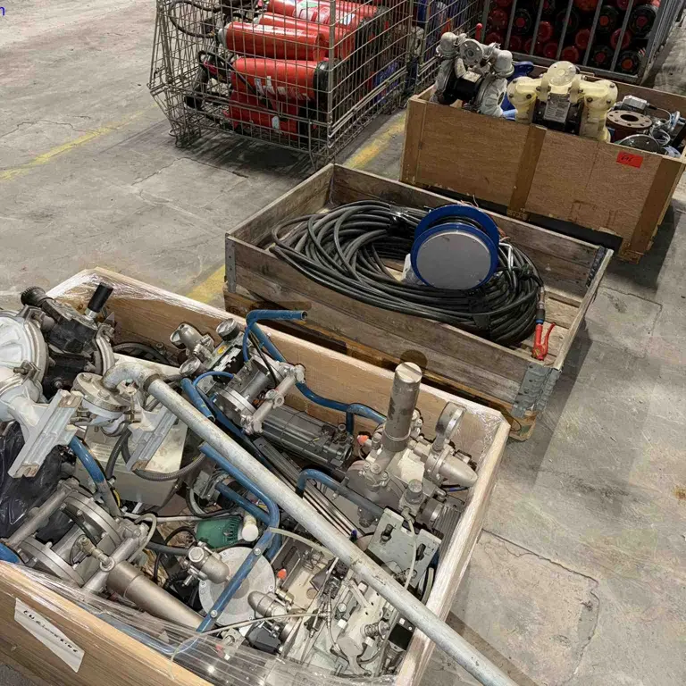 1 Posten Quantity of pumping equipment and spares to include: