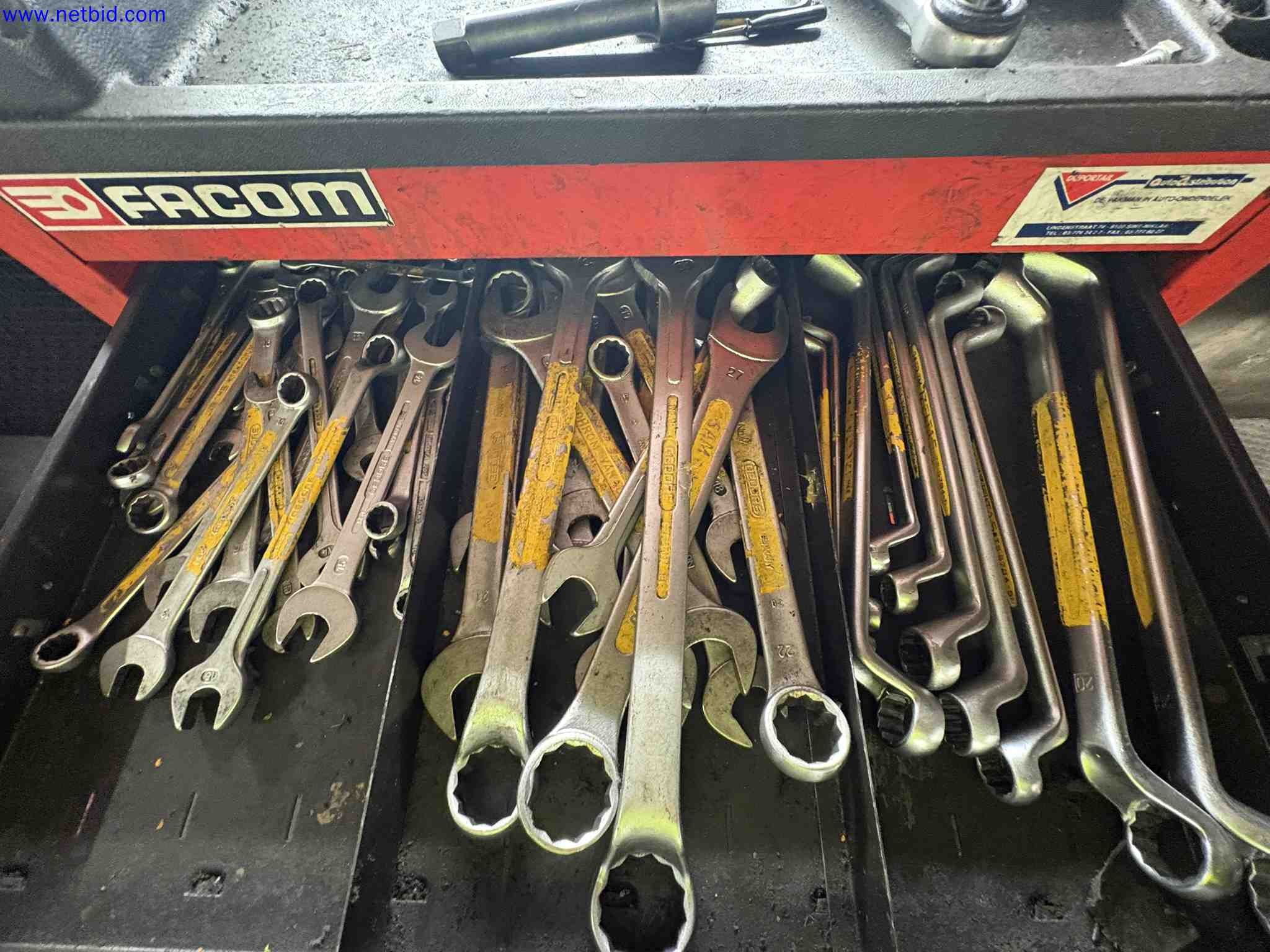 Uzavření závodu společnosti Balta Industries (Belgie) – výrobní závody výrobce koberců-101