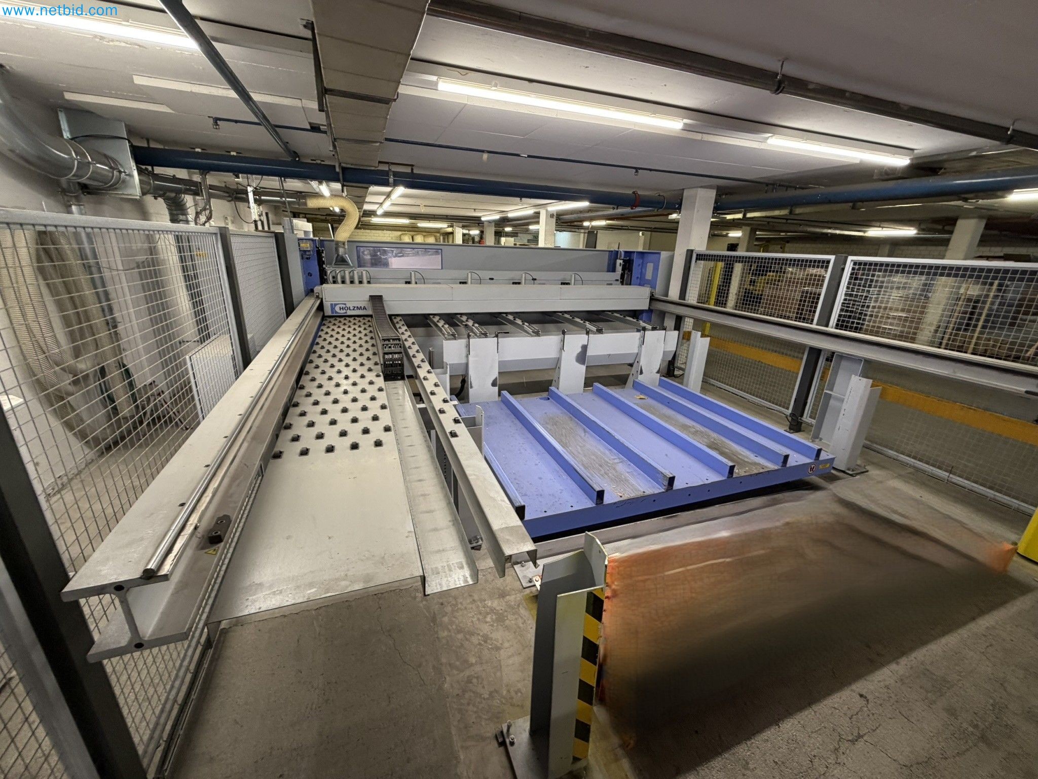 Machines from the woodworking sector-16