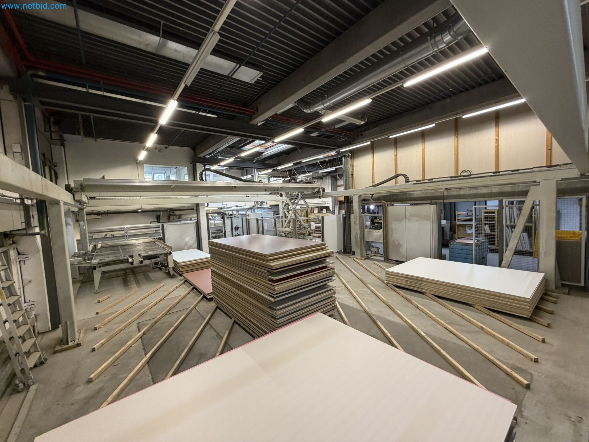 Machines from the woodworking sector-16