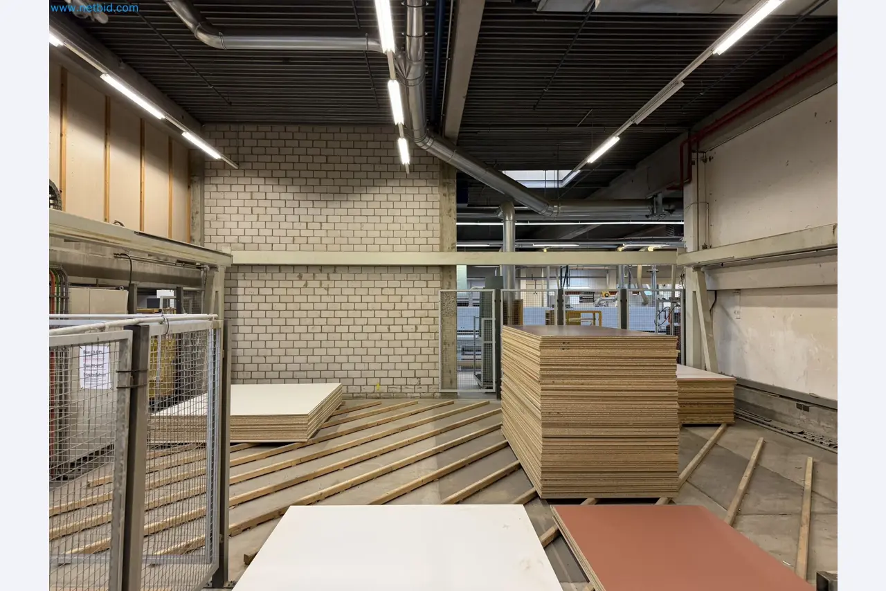 Machines from the woodworking sector-21