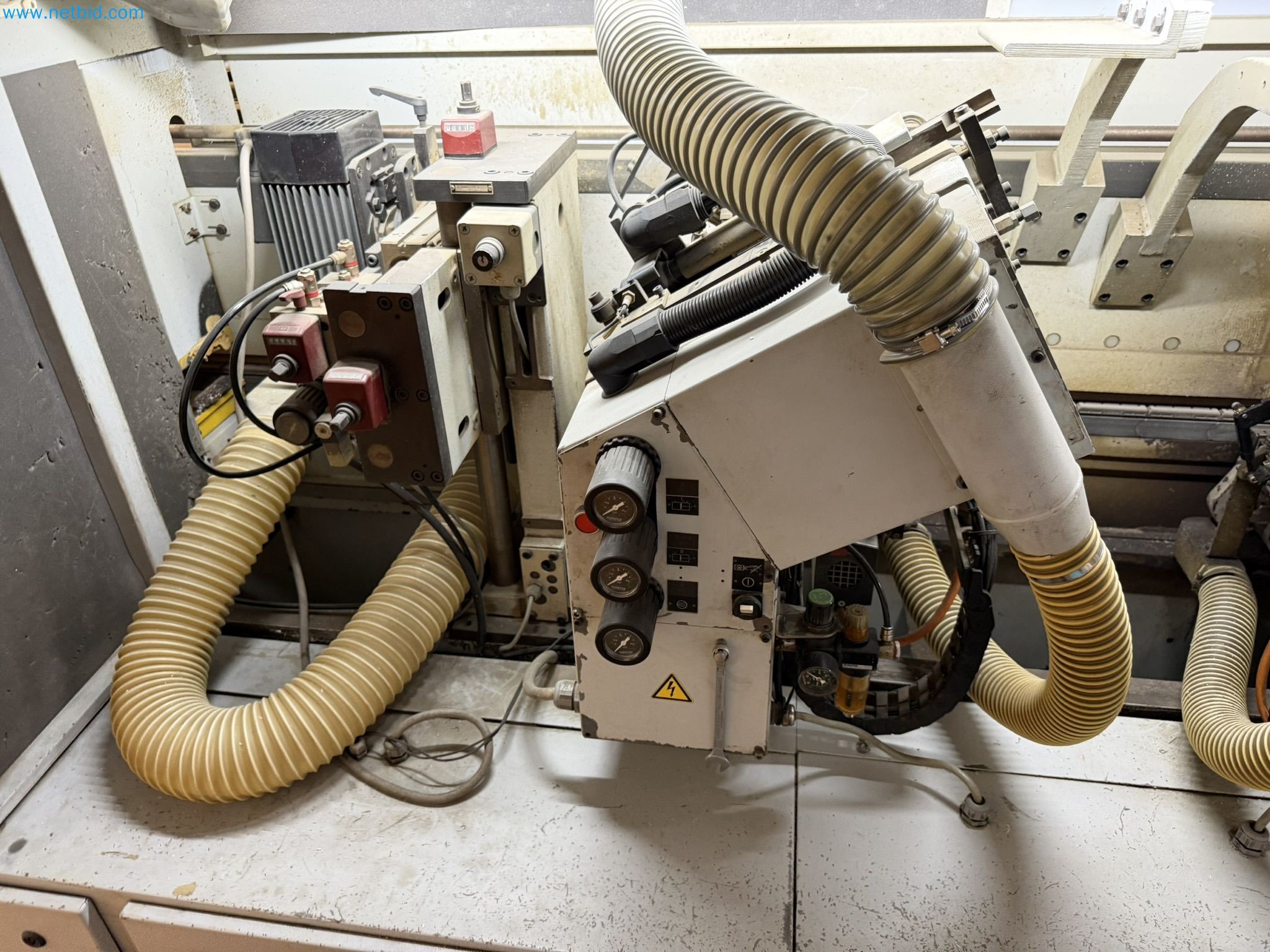 Machines from the woodworking sector-16