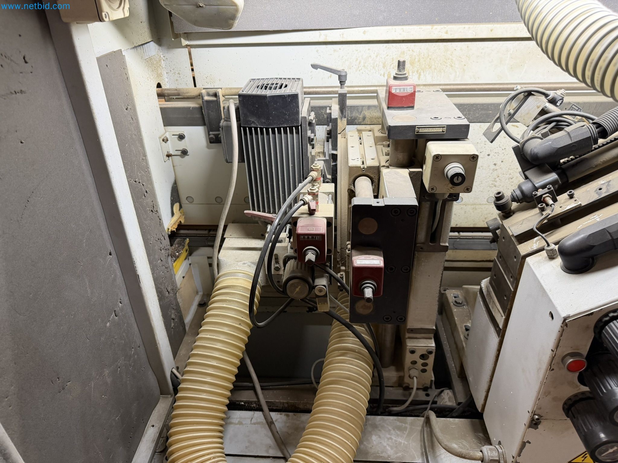 Machines from the woodworking sector-18