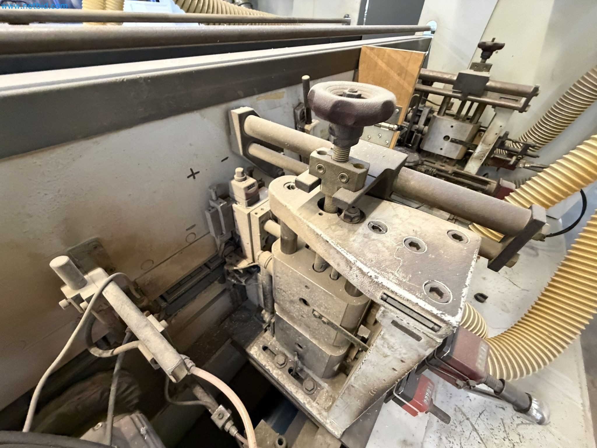 Machines from the woodworking sector-23