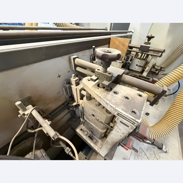 Machines from the woodworking sector-23