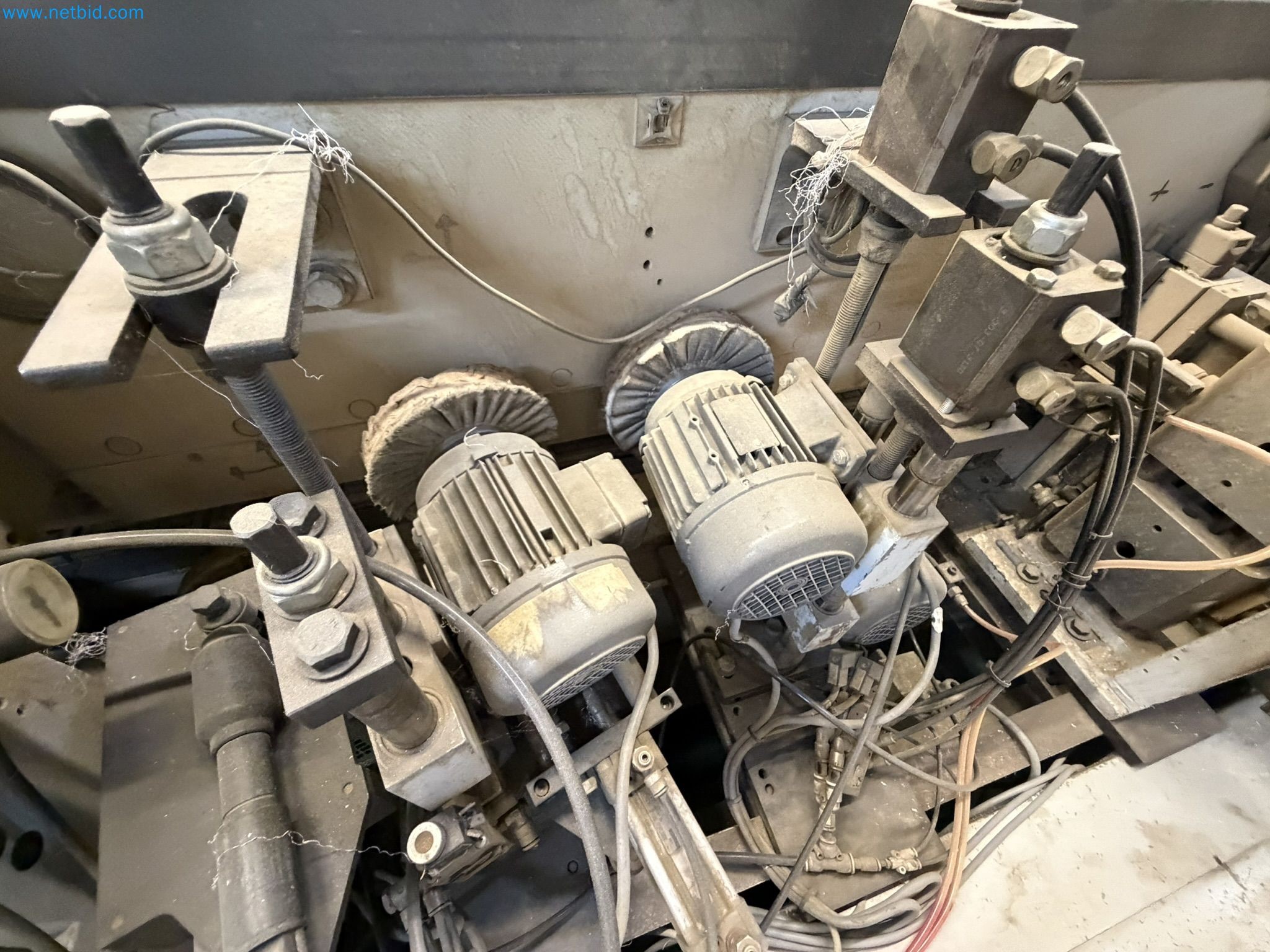 Machines from the woodworking sector-24