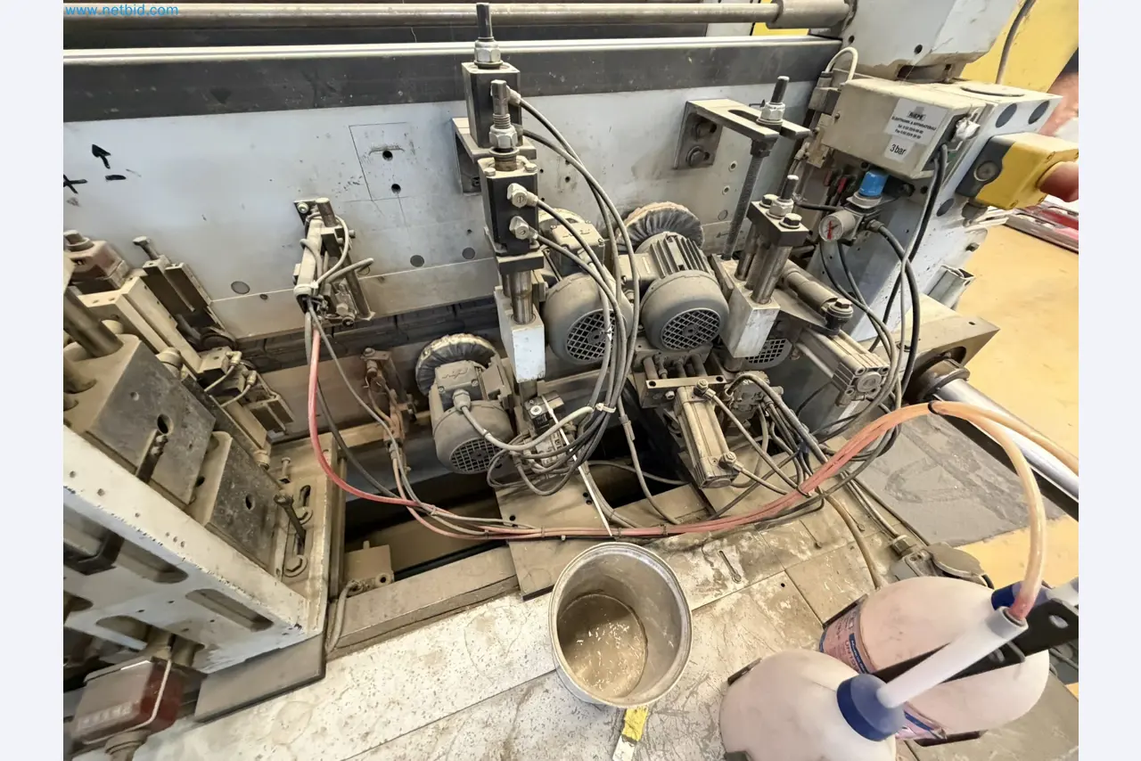 Machines from the woodworking sector-29