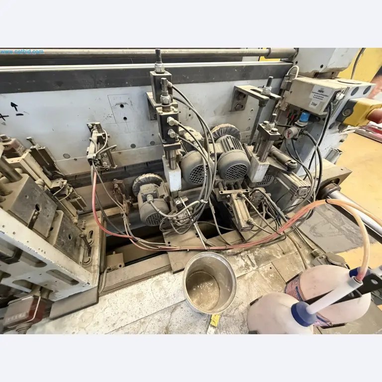 Machines from the woodworking sector-29