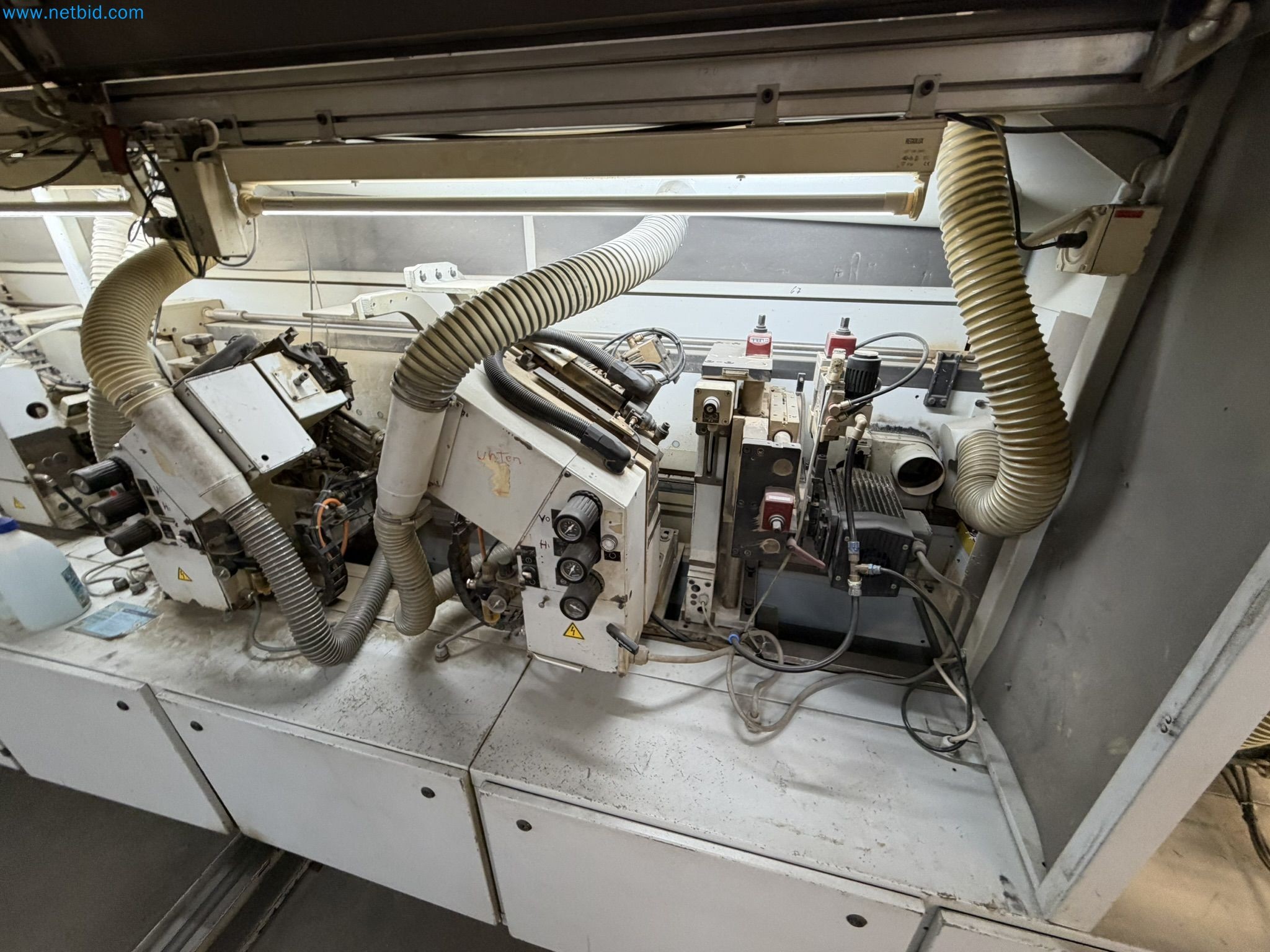 Machines from the woodworking sector-32