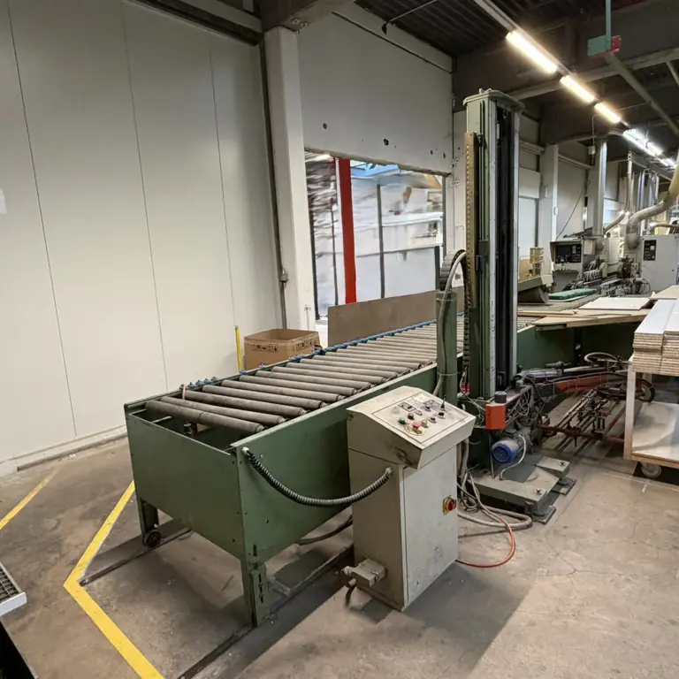 Feeding and turning station Dillido/Wemhöfer