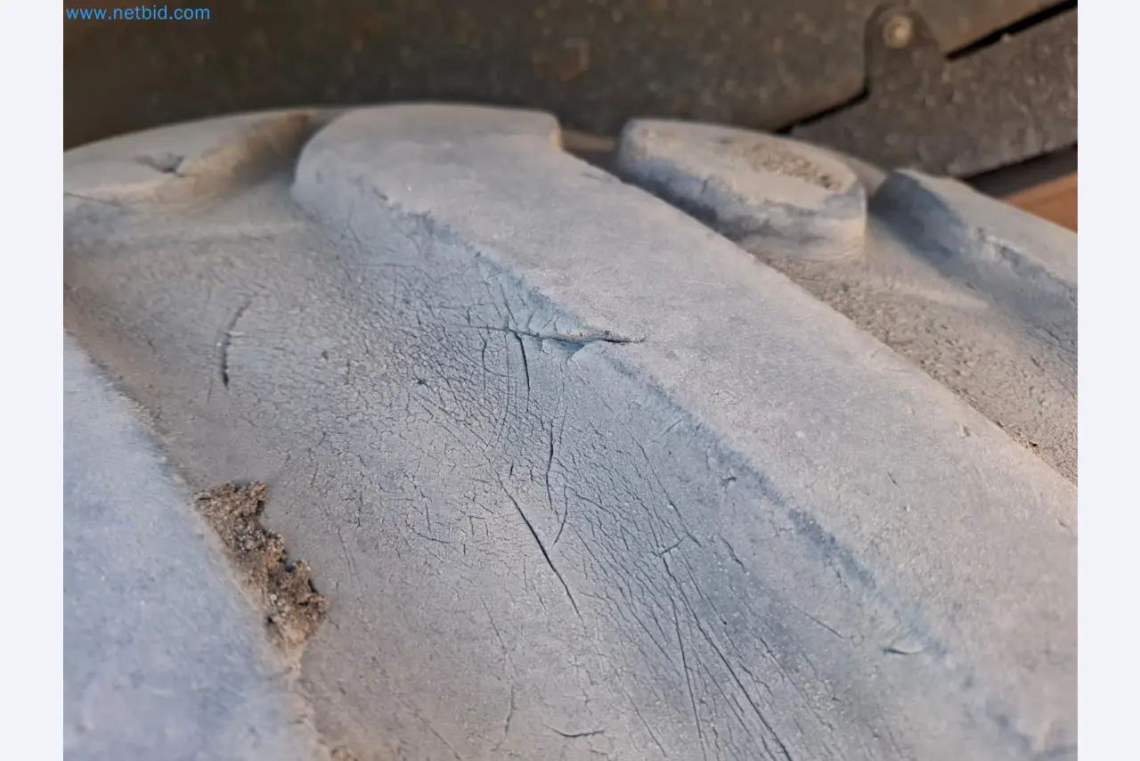 Commercial vehicles-19