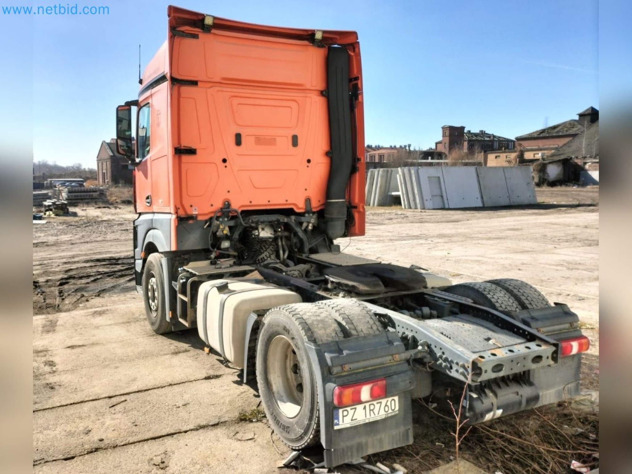 Commercial vehicles-5