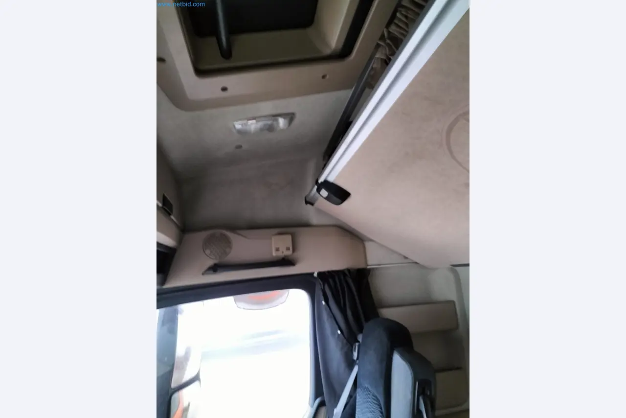 Commercial vehicles-7