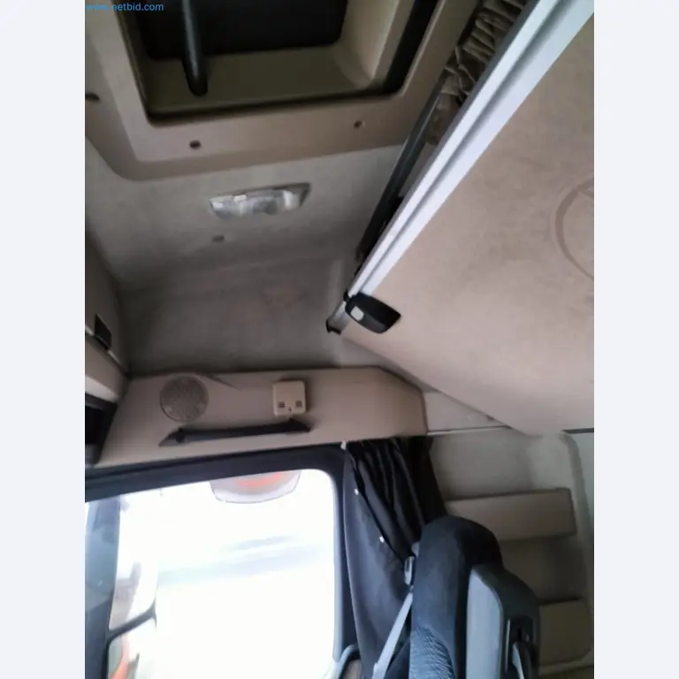 Commercial vehicles-7