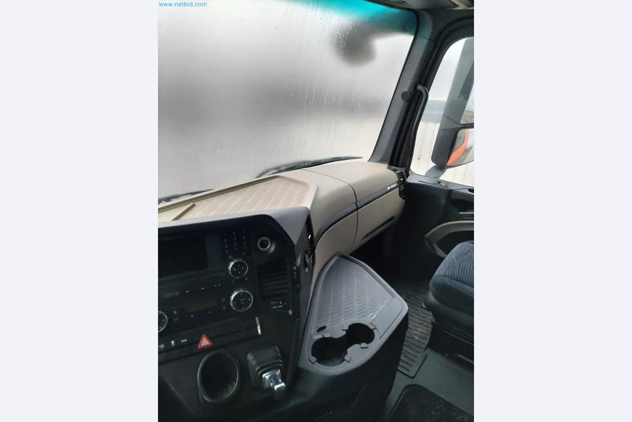 Commercial vehicles-9