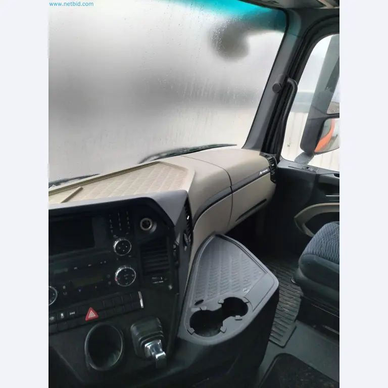 Commercial vehicles-9