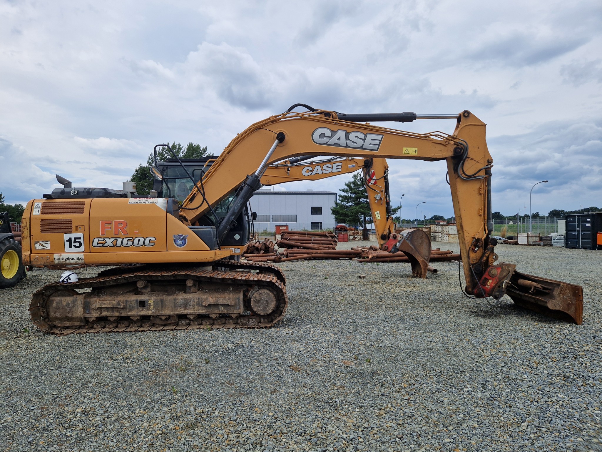 High-quality and technically tested construction machinery, excavators and attachments for professional overhead line and energy infrastructure construction from EQOS Energie-1