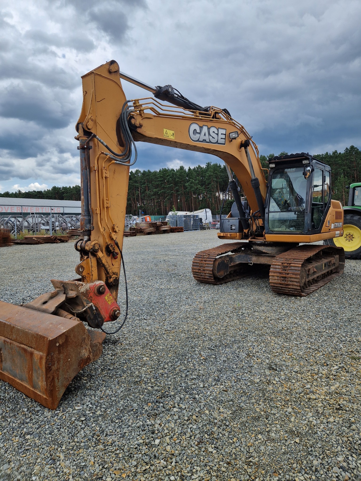 High-quality and technically tested construction machinery, excavators and attachments for professional overhead line and energy infrastructure construction from EQOS Energie-2