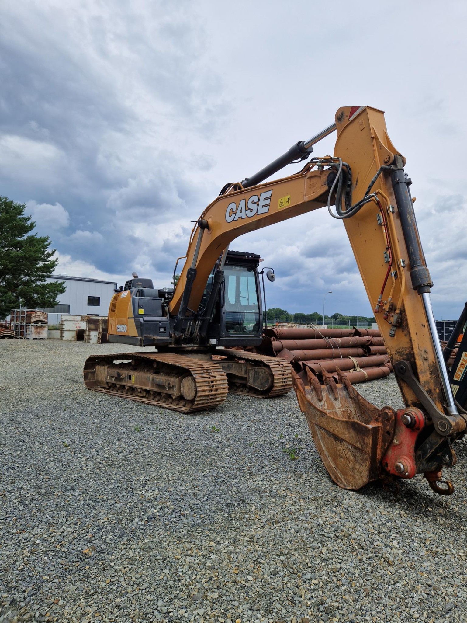 High-quality and technically tested construction machinery, excavators and attachments for professional overhead line and energy infrastructure construction from EQOS Energie-3