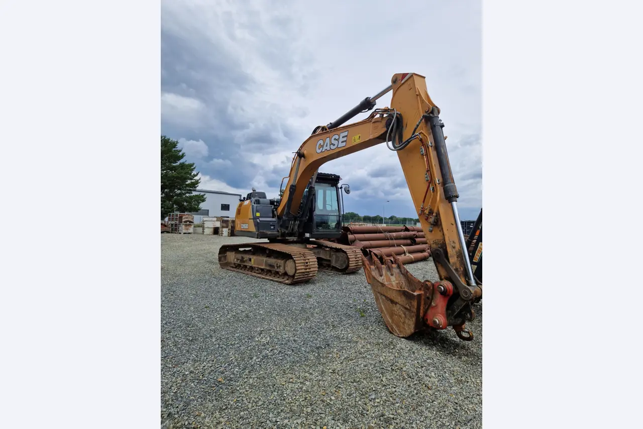 High-quality and technically tested construction machinery, excavators and attachments for professional overhead line and energy infrastructure construction from EQOS Energie-3