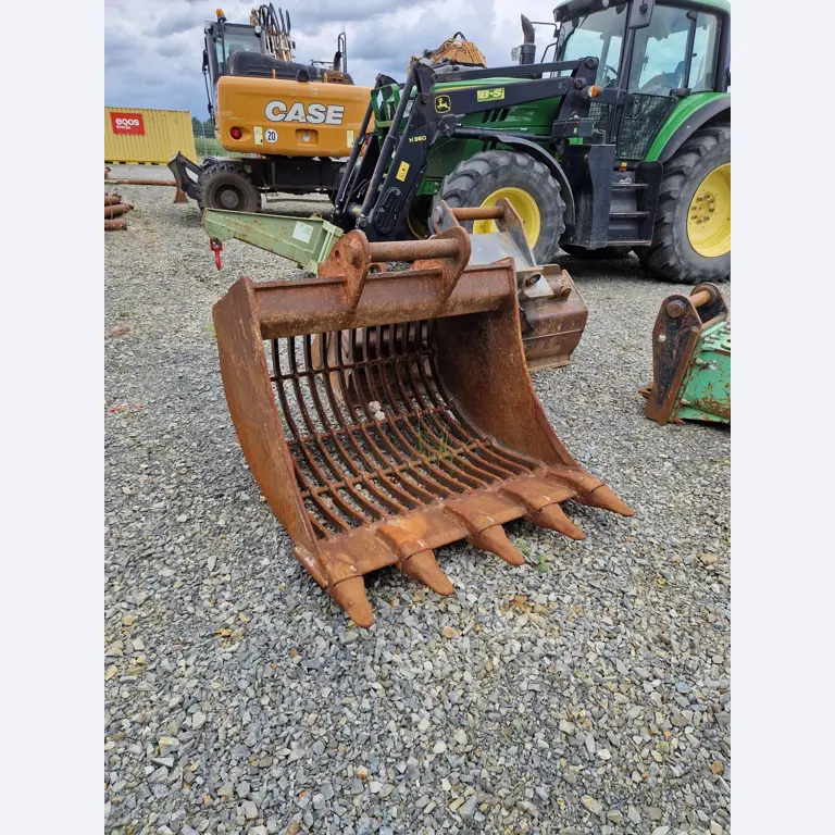 High-quality and technically tested construction machinery, excavators and attachments for professional overhead line and energy infrastructure construction from EQOS Energie-6