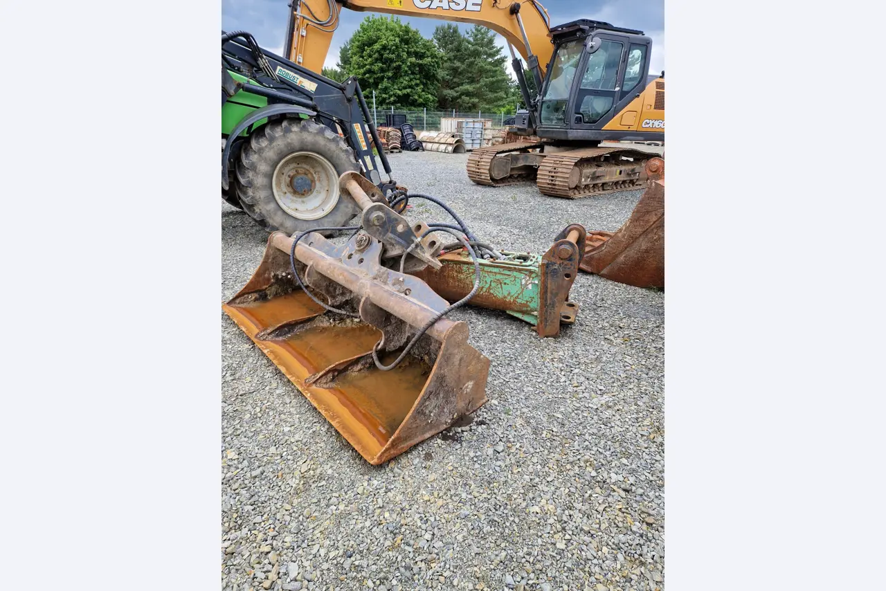 High-quality and technically tested construction machinery, excavators and attachments for professional overhead line and energy infrastructure construction from EQOS Energie-7