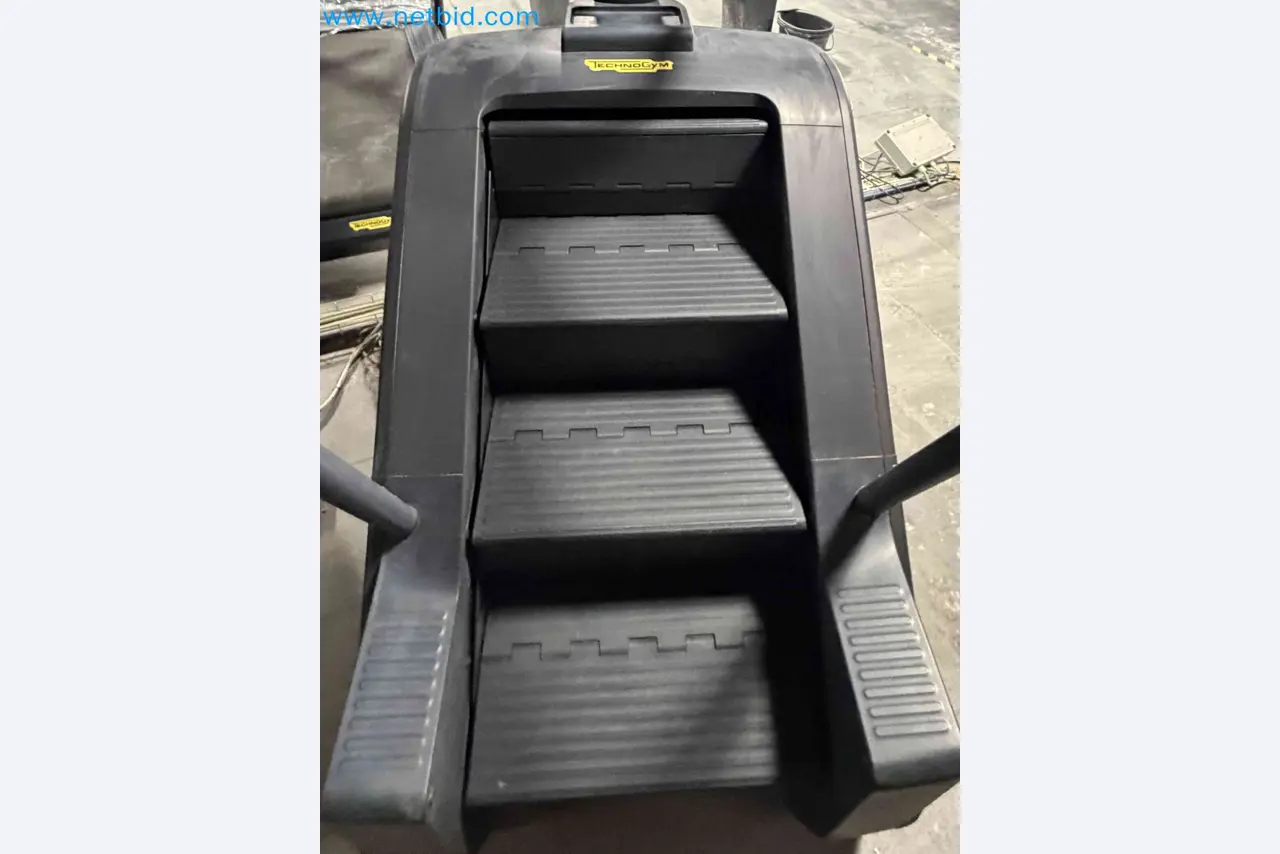Aukcja używanego sprzętu fitness Technogym - Profesjonalny sprzęt fitness-1