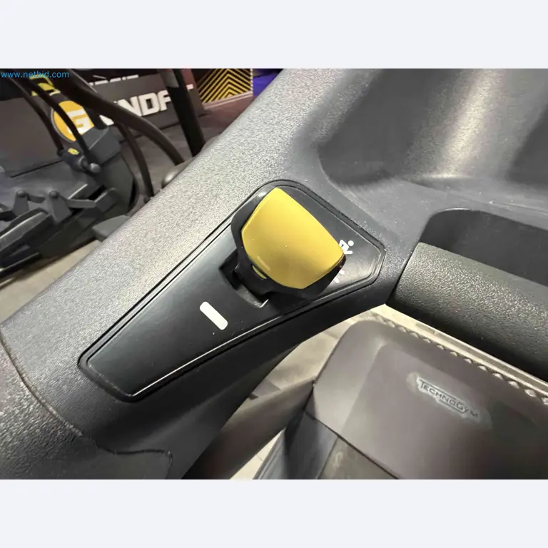 Aukcja używanego sprzętu fitness Technogym - Profesjonalny sprzęt fitness-11