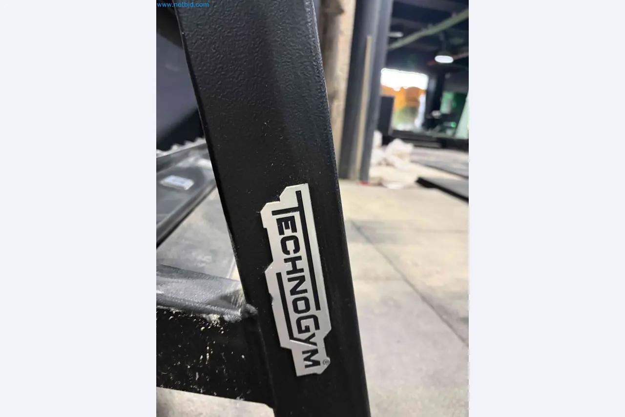 Vente aux enchères de matériel de fitness Technogym d'occasion - Appareils de fitness professionnels-3
