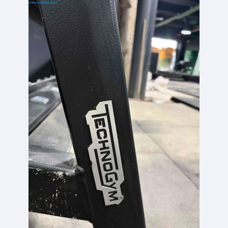 Vente aux enchères de matériel de fitness Technogym d'occasion - Appareils de fitness professionnels-3