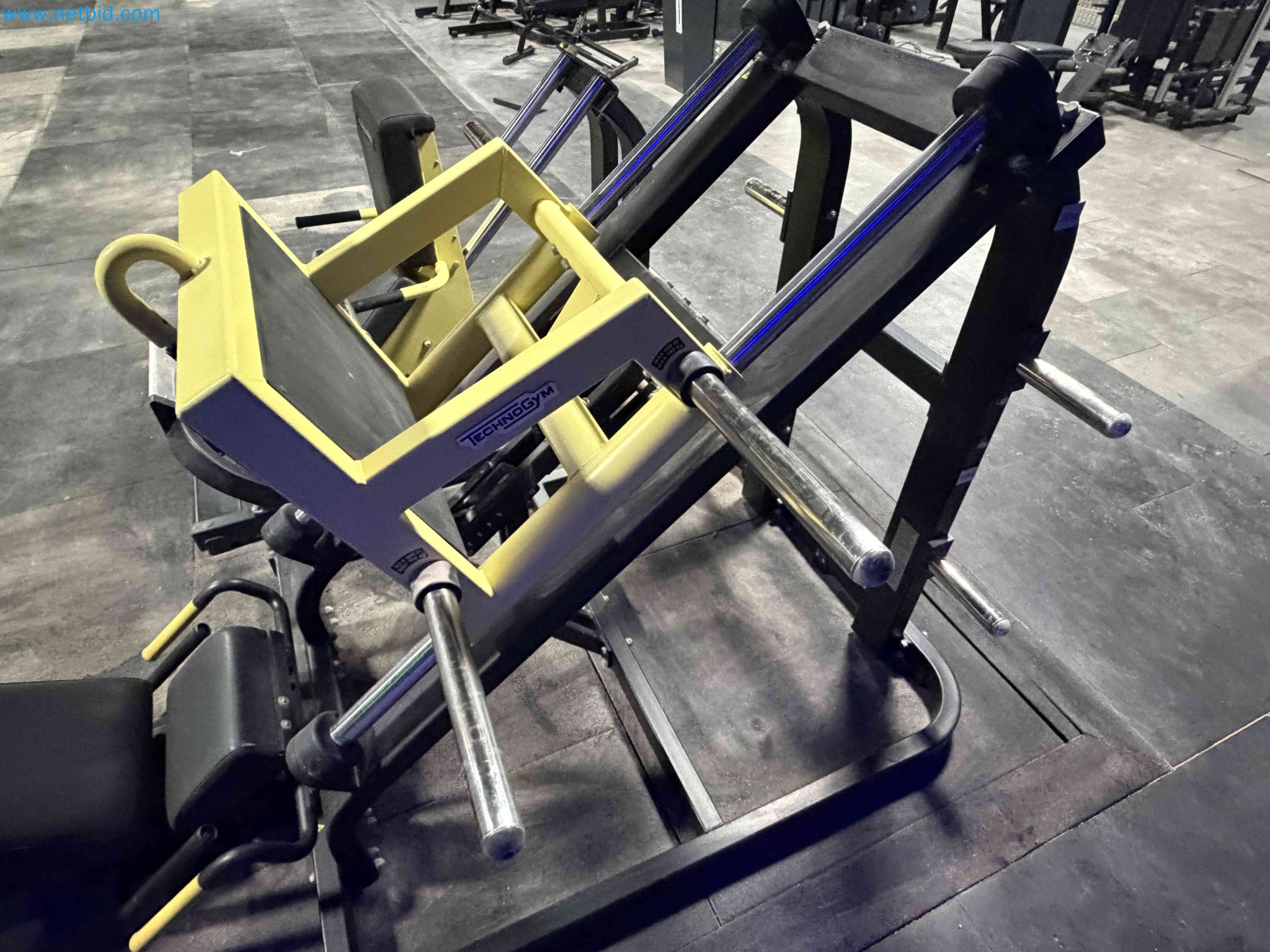 Auction of Used Technogym Gym Equipment – Professional Fitness Machines-11