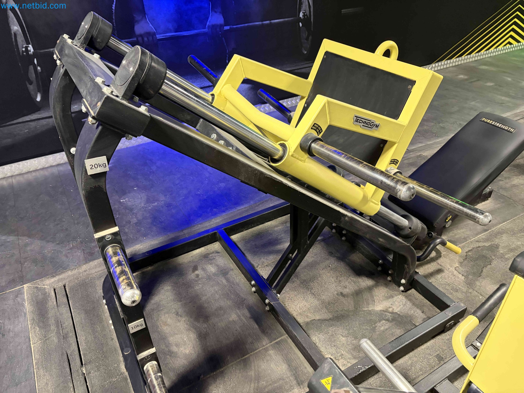 Auction of Used Technogym Gym Equipment – Professional Fitness Machines-3