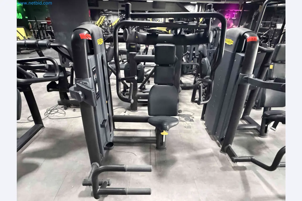 Leilão de Equipamentos de Ginásio Technogym Usados – Máquinas de Fitness Profissionais-12