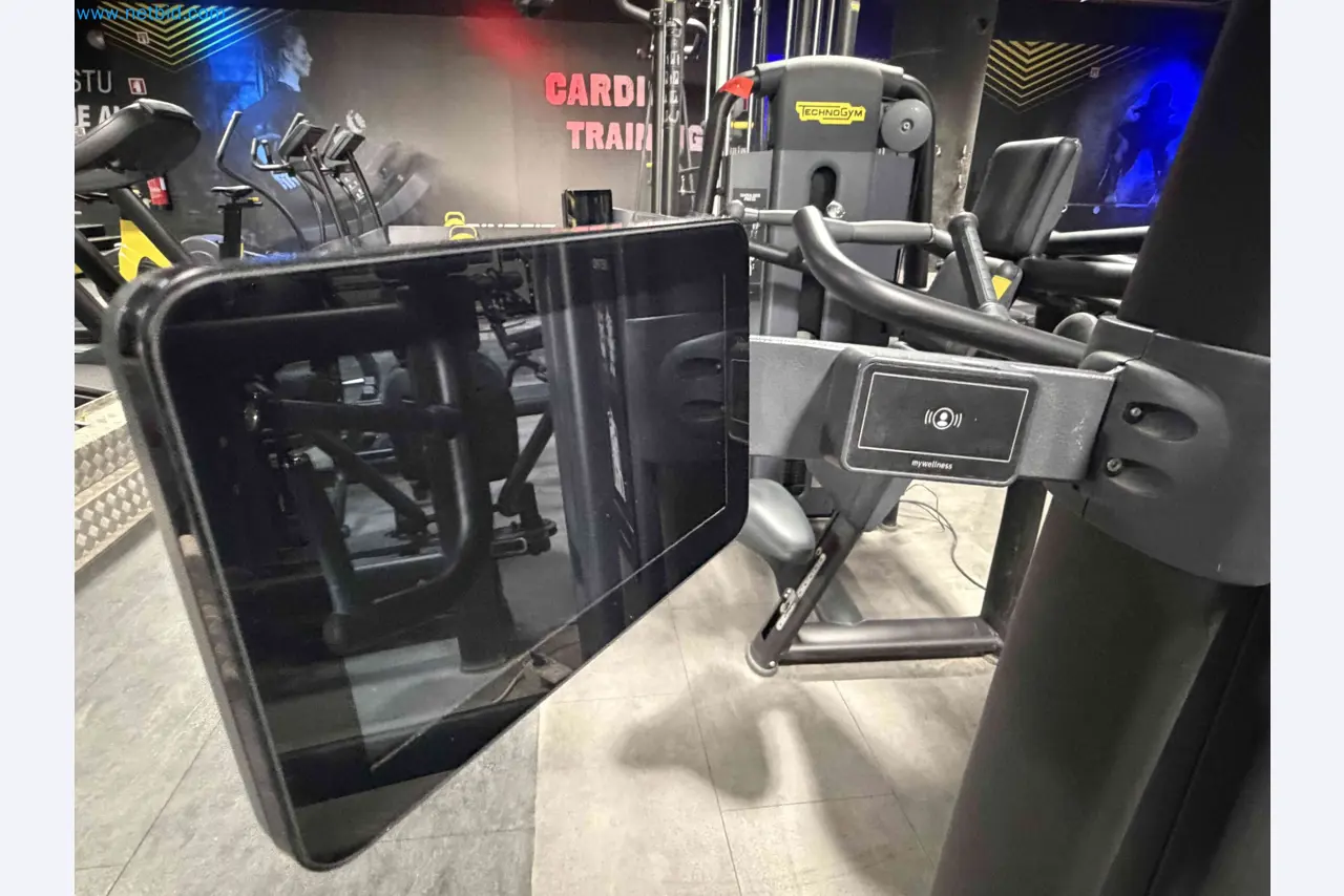 Leilão de Equipamentos de Ginásio Technogym Usados – Máquinas de Fitness Profissionais-4