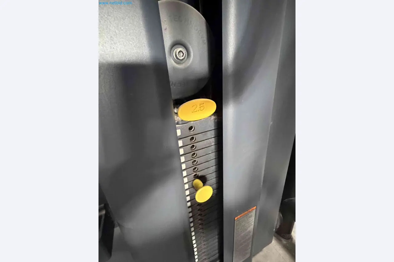 Leilão de Equipamentos de Ginásio Technogym Usados – Máquinas de Fitness Profissionais-8