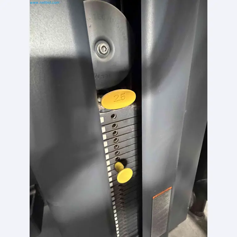 Leilão de Equipamentos de Ginásio Technogym Usados – Máquinas de Fitness Profissionais-8