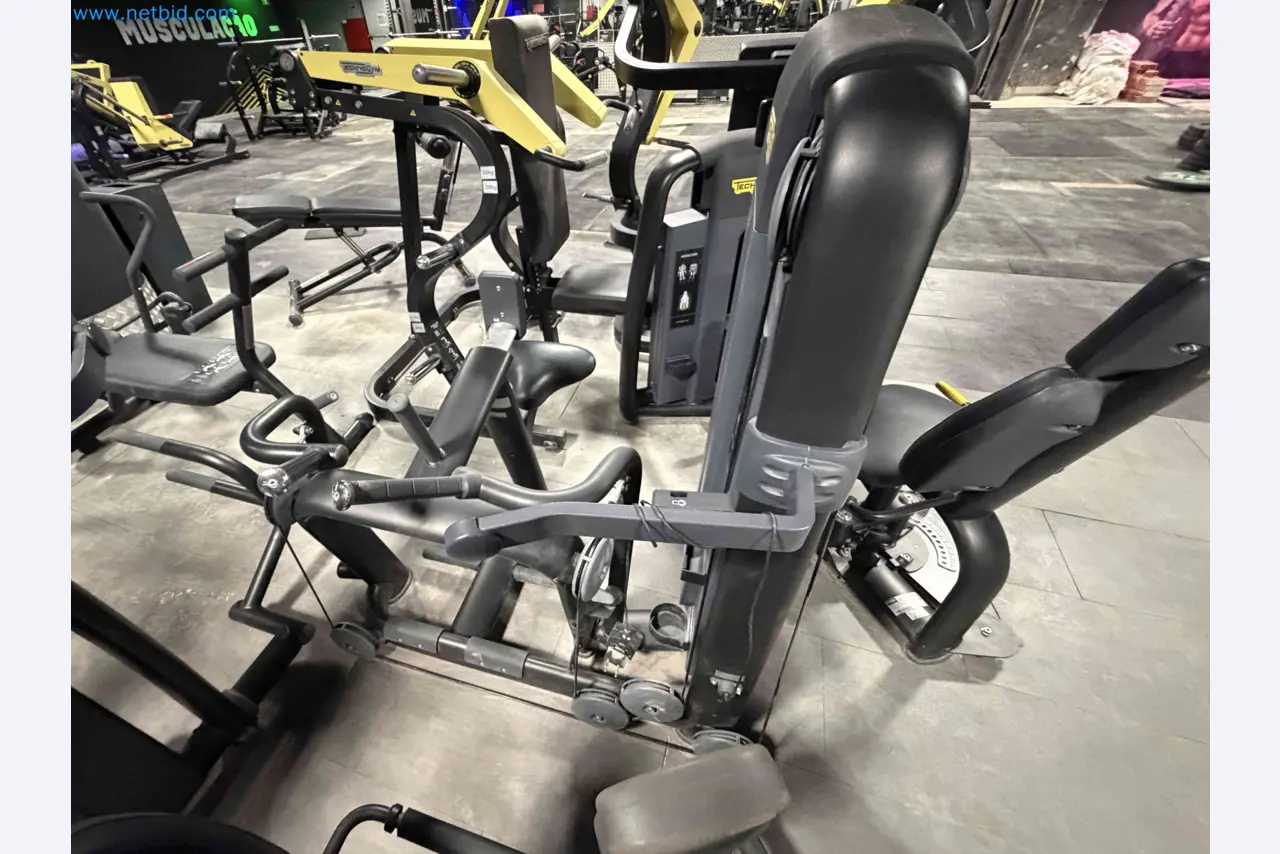 Leilão de Equipamentos de Ginásio Technogym Usados – Máquinas de Fitness Profissionais-11