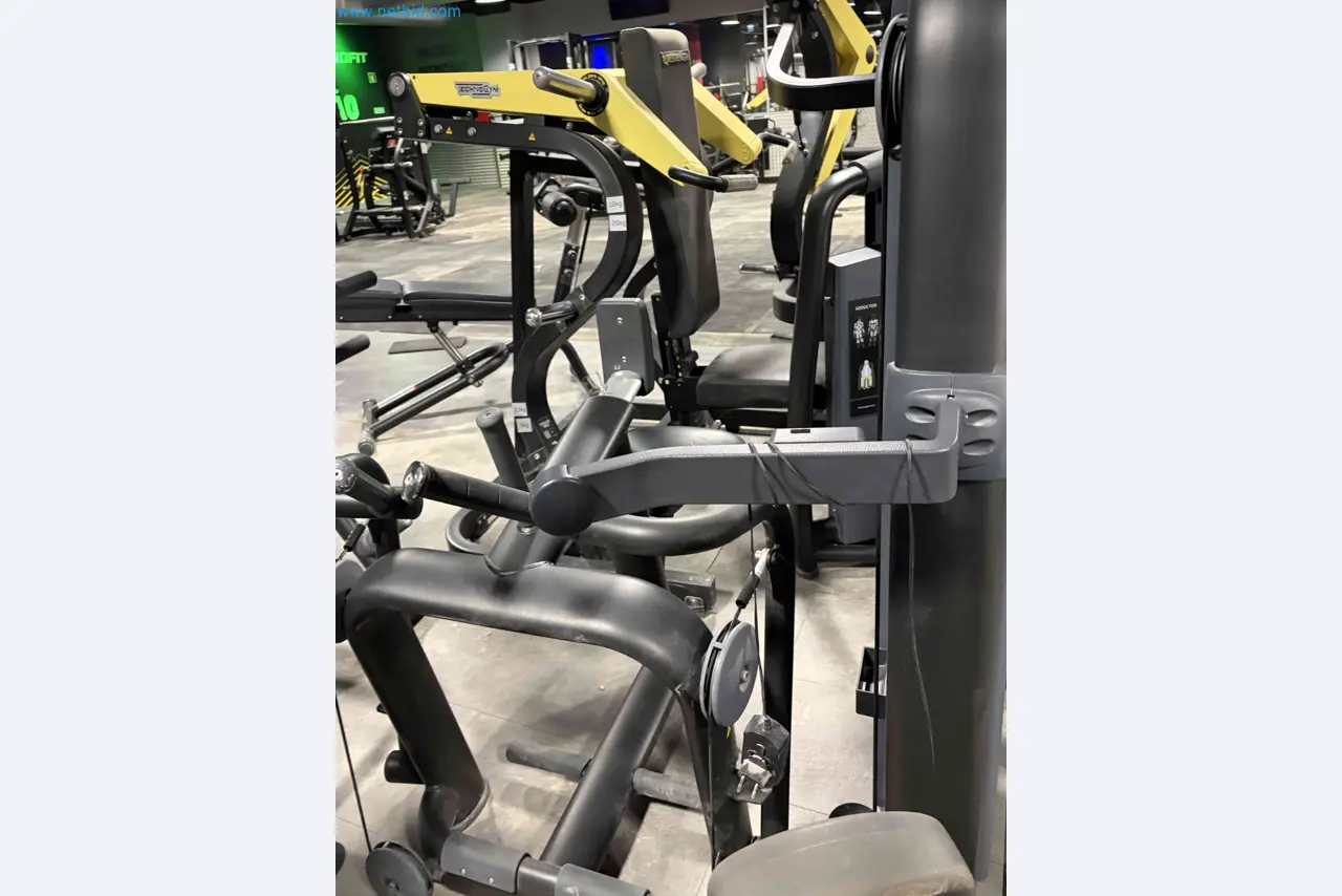 Leilão de Equipamentos de Ginásio Technogym Usados – Máquinas de Fitness Profissionais-12