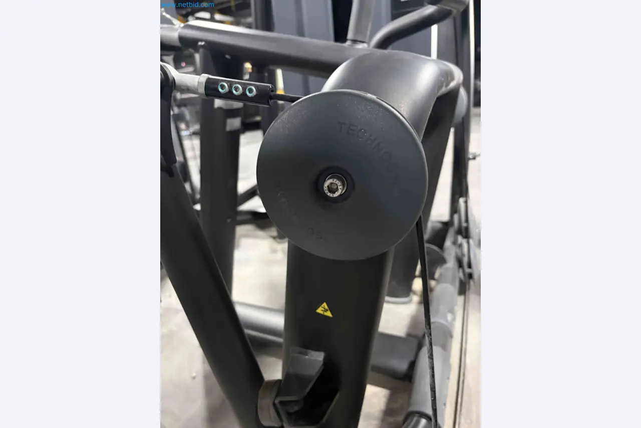 Leilão de Equipamentos de Ginásio Technogym Usados – Máquinas de Fitness Profissionais-2